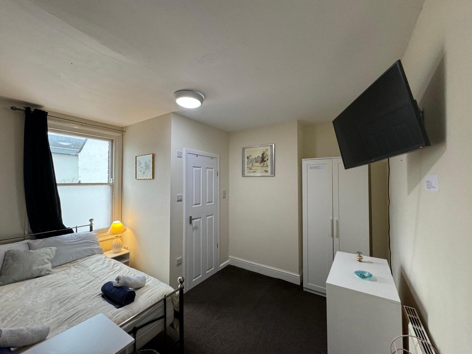 Comfortable Home, Town Centre, Free Parking,Multiple Rooms チェルトナム エクステリア 写真