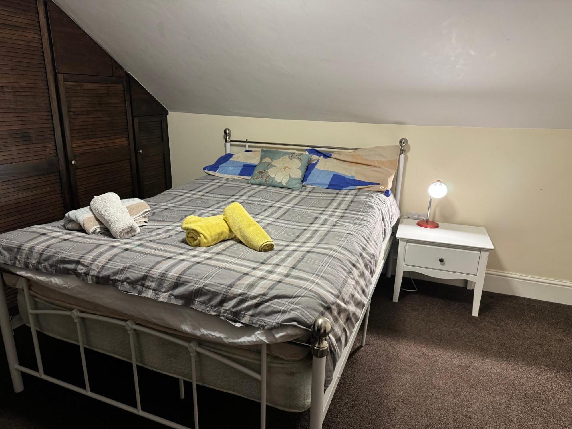 Comfortable Home, Town Centre, Free Parking,Multiple Rooms チェルトナム エクステリア 写真